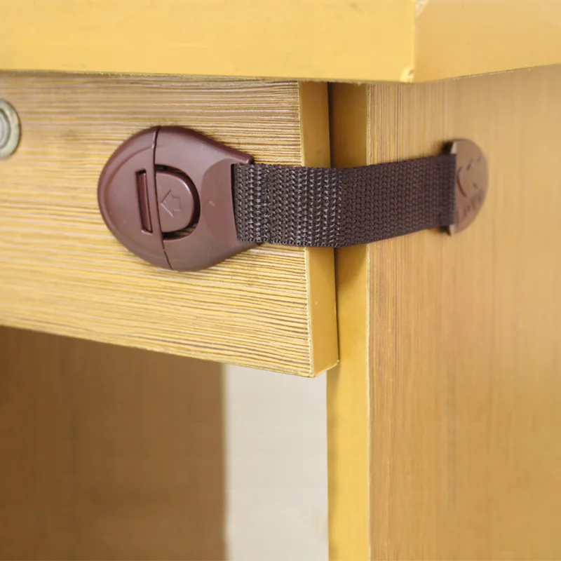 5 ピース/ロットブラウンキャビネット安全ロックベビー家具ド - Furniture Hardware Tools のレビューと価格