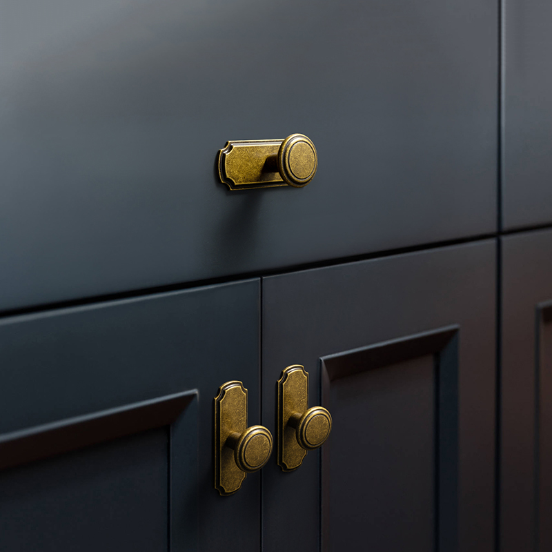 Goo-Ki アンティーク真鍮引き出しノブ バックプレート付 - Furniture Hardware With Backplate のレビューと価格