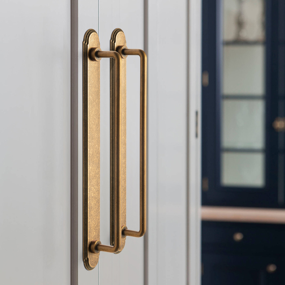 Goo-Ki アンティーク真鍮キャビネットバープル バックプ - Furniture Hardware With Backplate のレビューと価格