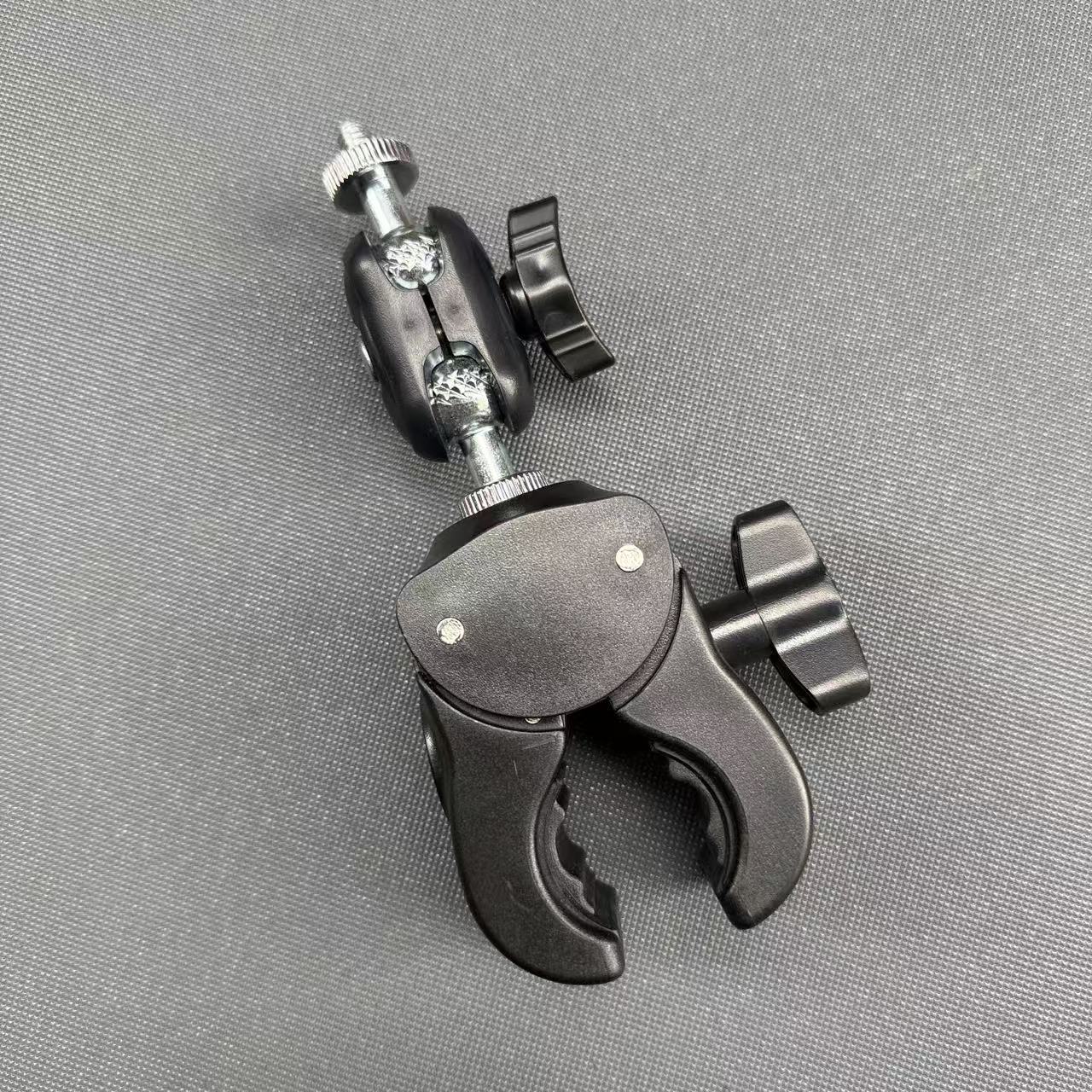 ユニバーサルスイベルジョイント三脚アクセサリー 1/4 厚み - Joint Connector Bracket のレビューと価格