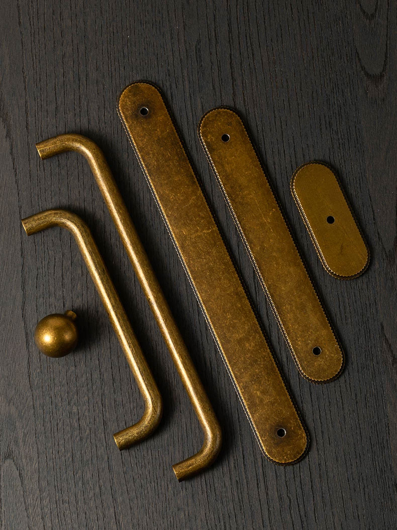 ヴィンテージキャビネットハンドルバックプレート付きアンティー - Furniture Hardware With Backplate のレビューと価格