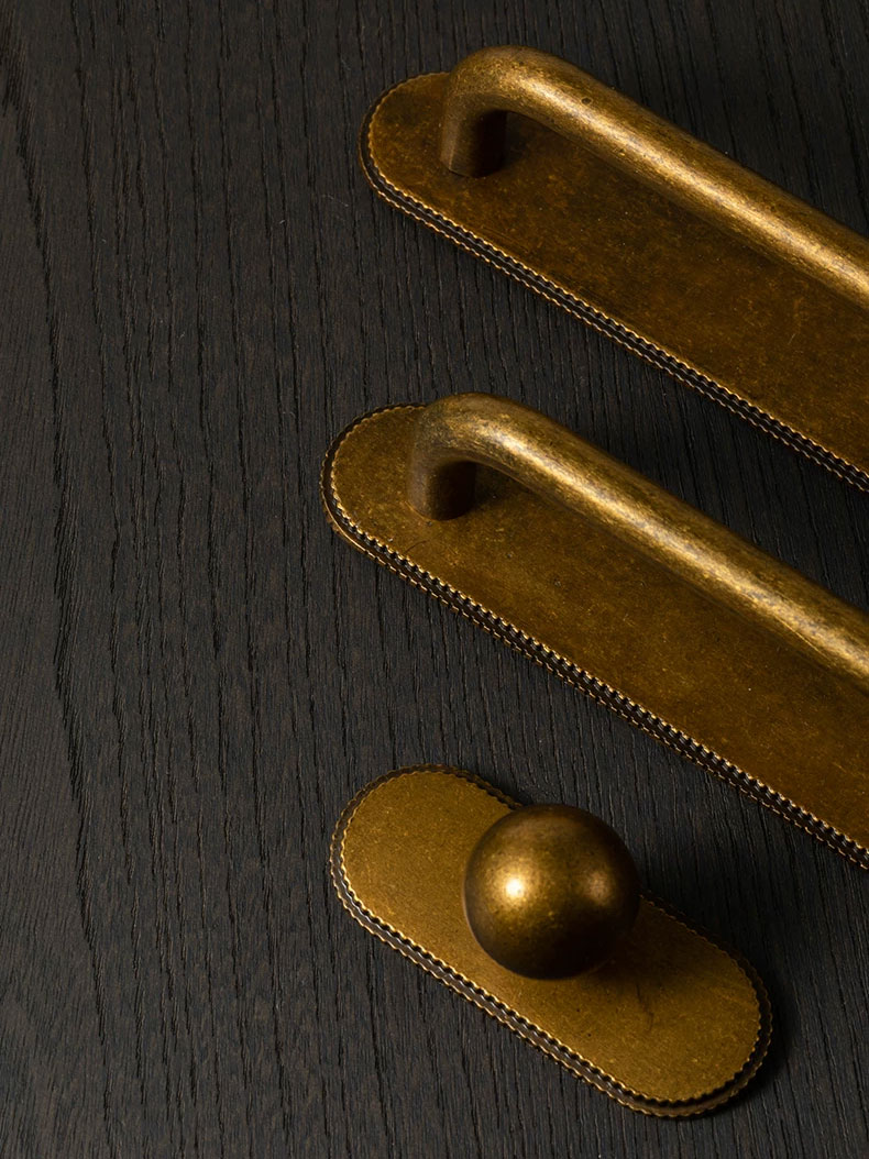 ヴィンテージキャビネットハンドルバックプレート付きアンティー - Furniture Hardware With Backplate のレビューと価格